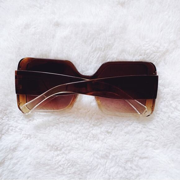Junia Clear Brown Oversized Sunglasses - Picture 10 of 10